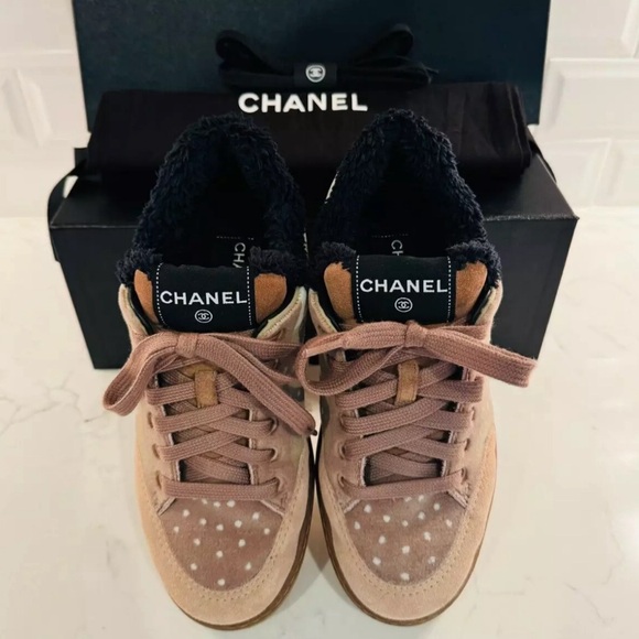 Chanel beige/rose fur lined sneakers - Picture 3 of 6